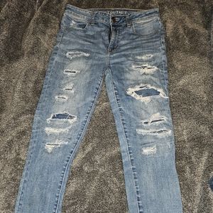 American Eagle Destructed Jean's, Light Wash Size 8